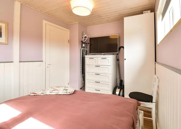 Three-bedroom In Holiday home