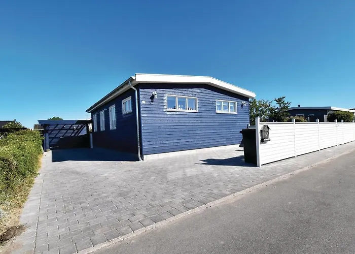 Holiday home Three-bedroom In