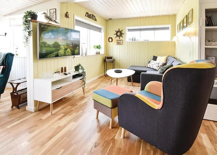 Three-bedroom In Holiday home *